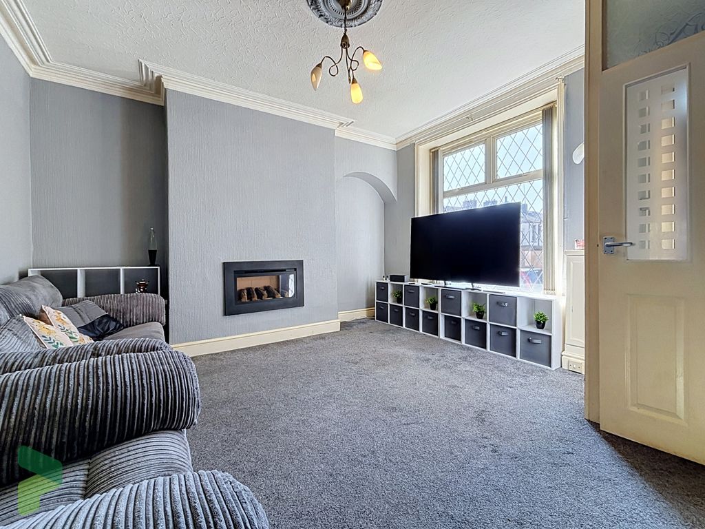 Property photo 3 of 17 Living Room