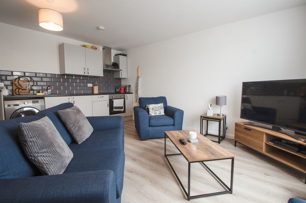 Property photo 1 of 8 One Bedroom Ground Floor Maisonette