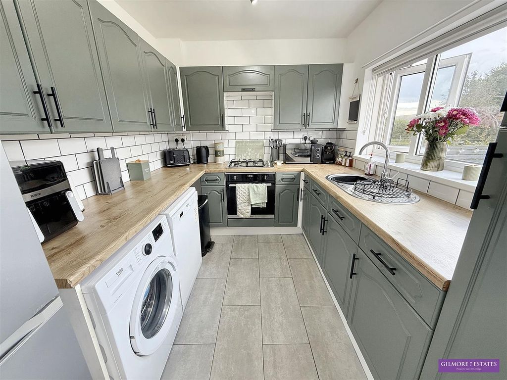 Property photo 3 of 17 Kitchen