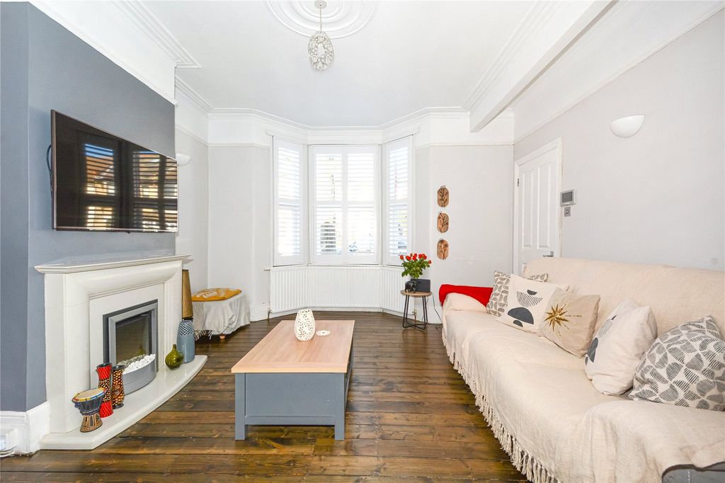 Property photo 3 of 17 Picture No. 06