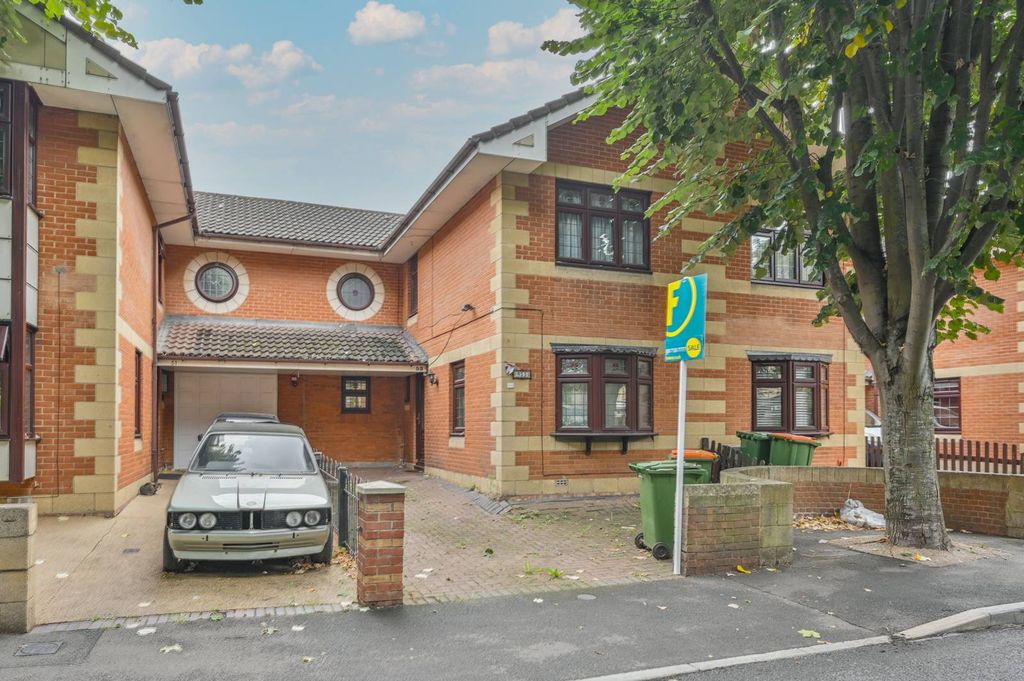 Property photo 1 of 9