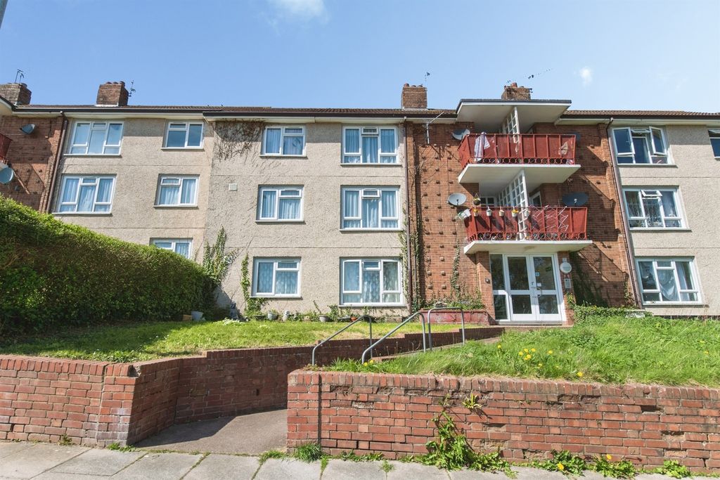 Property photo 1 of 11