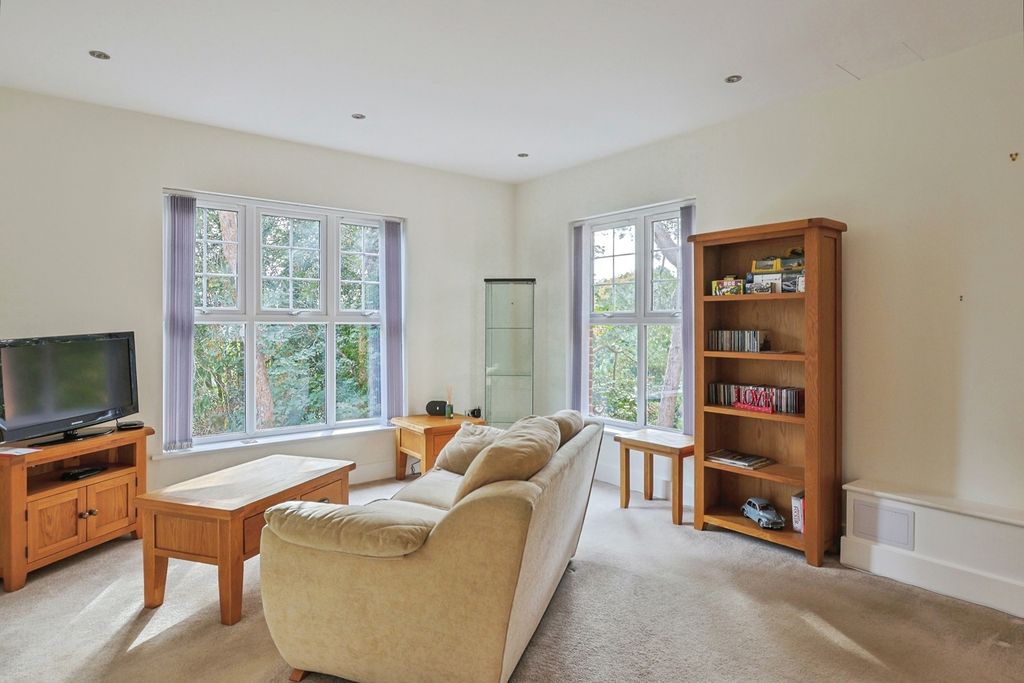 Property photo 2 of 17 Photo