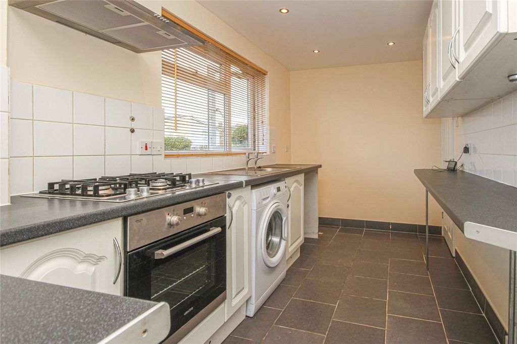 Property photo 3 of 9 Kitchen