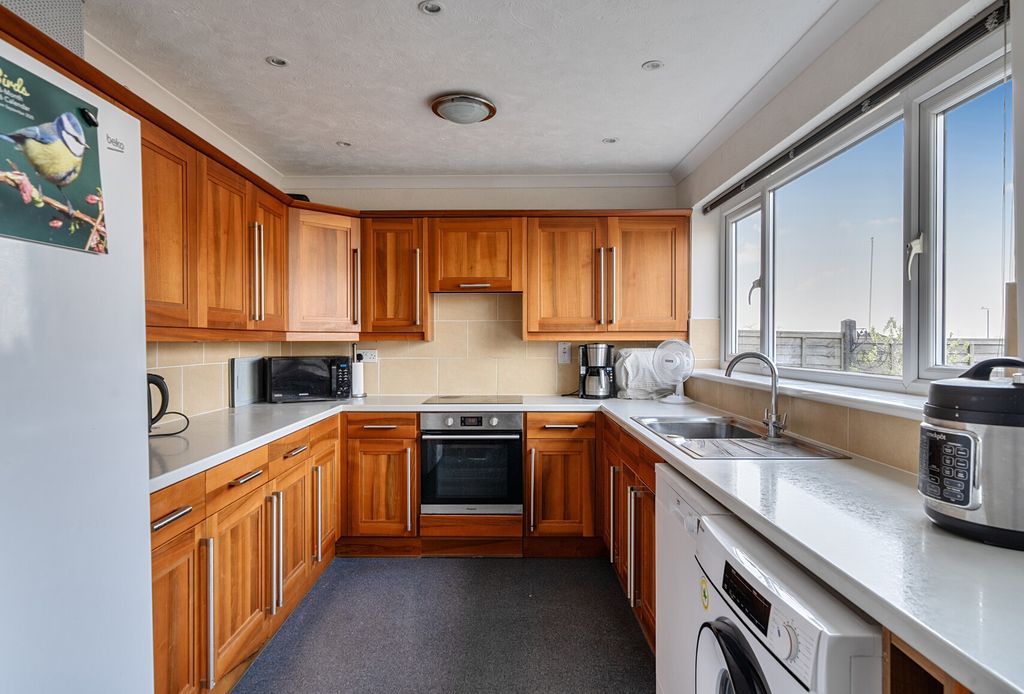 Property photo 2 of 15 1430026-14-69c175...