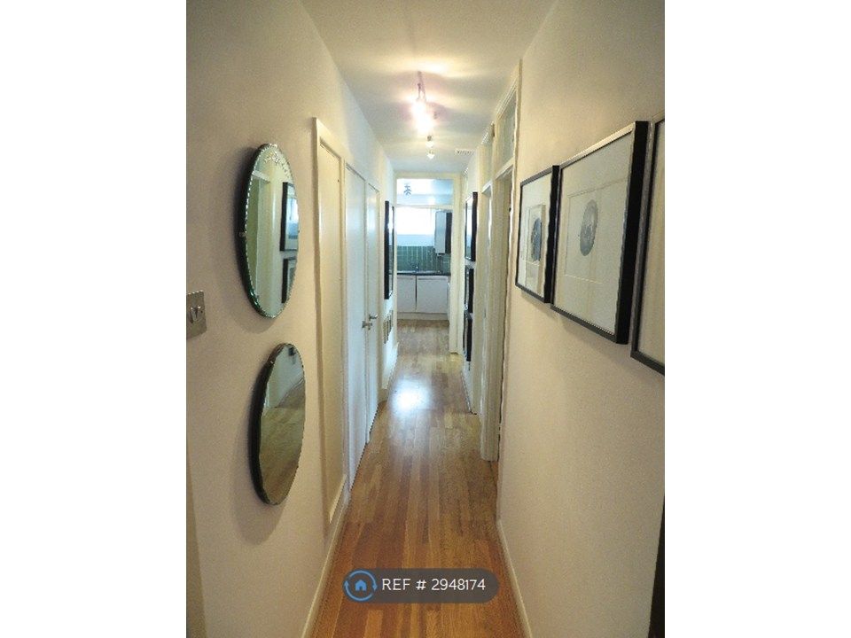 Property photo 2 of 10 Hallway