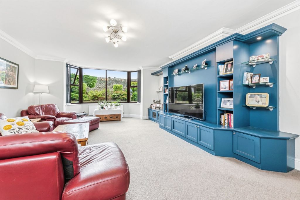 Property photo 2 of 34