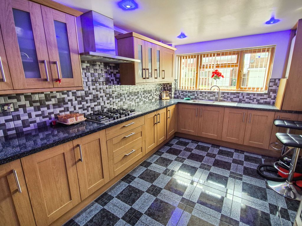 Property photo 2 of 16 Kitchen