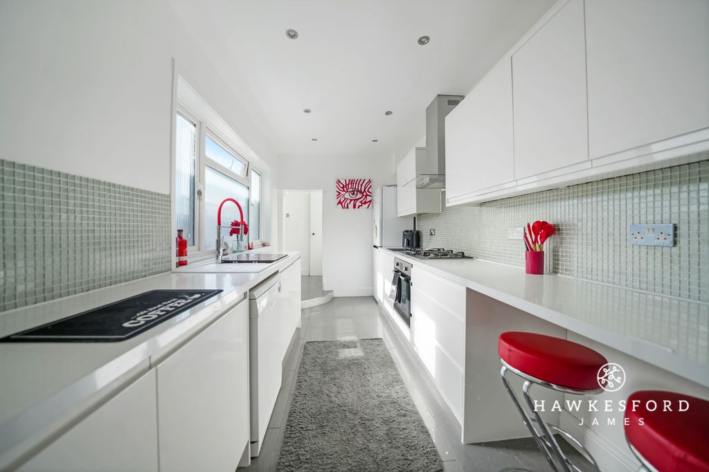 Property photo 3 of 16 Crown Road, Sittingbourne - Kitchen