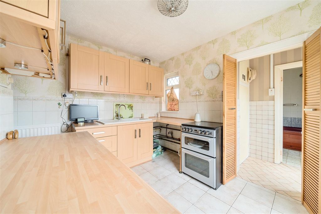 Property photo 3 of 24 1299981-15-68408Af703824.Jpg