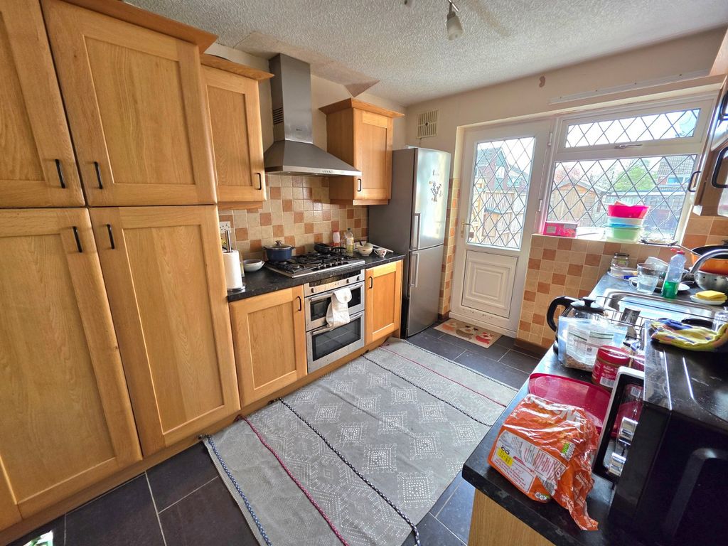 Property photo 3 of 11 Kirtchen