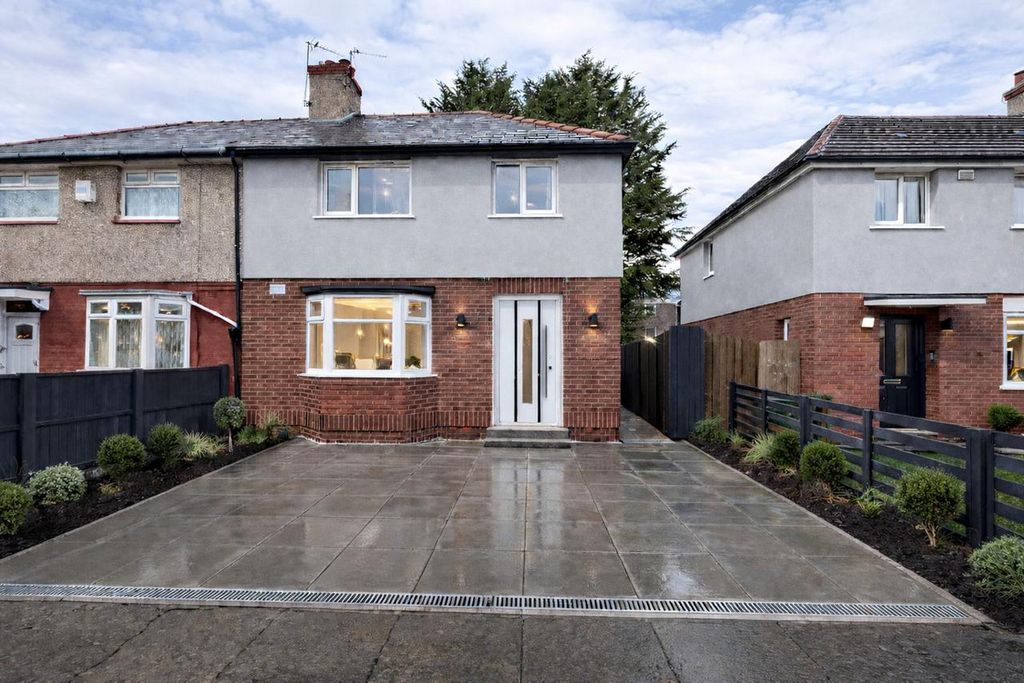 Property photo 1 of 33