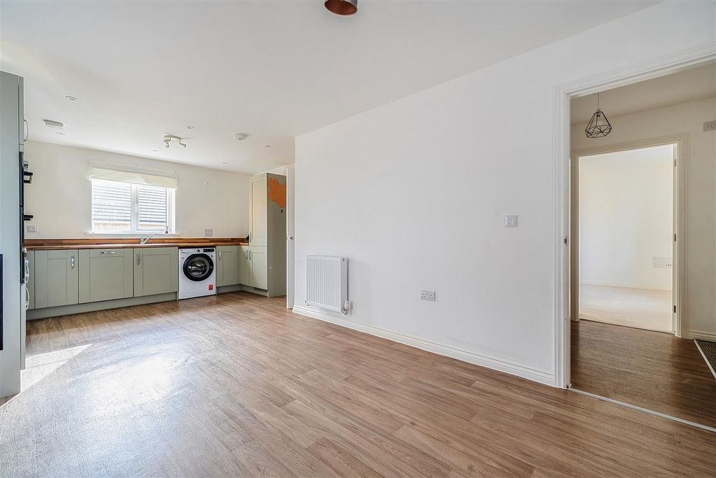 Property photo 3 of 19 Kitchen / Dining Room