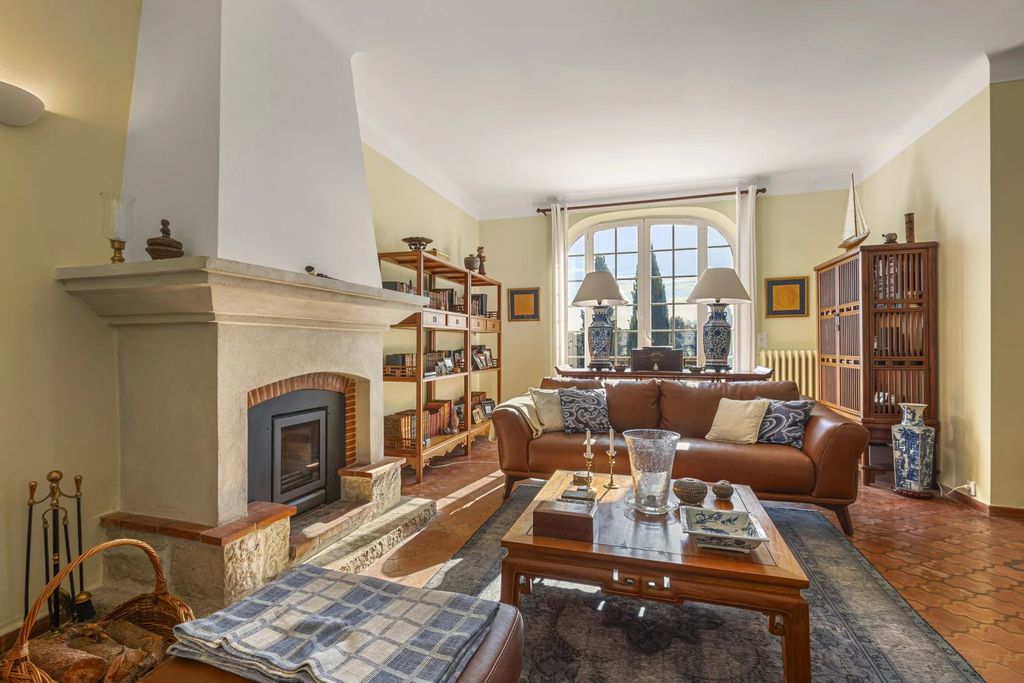 Property photo 3 of 23