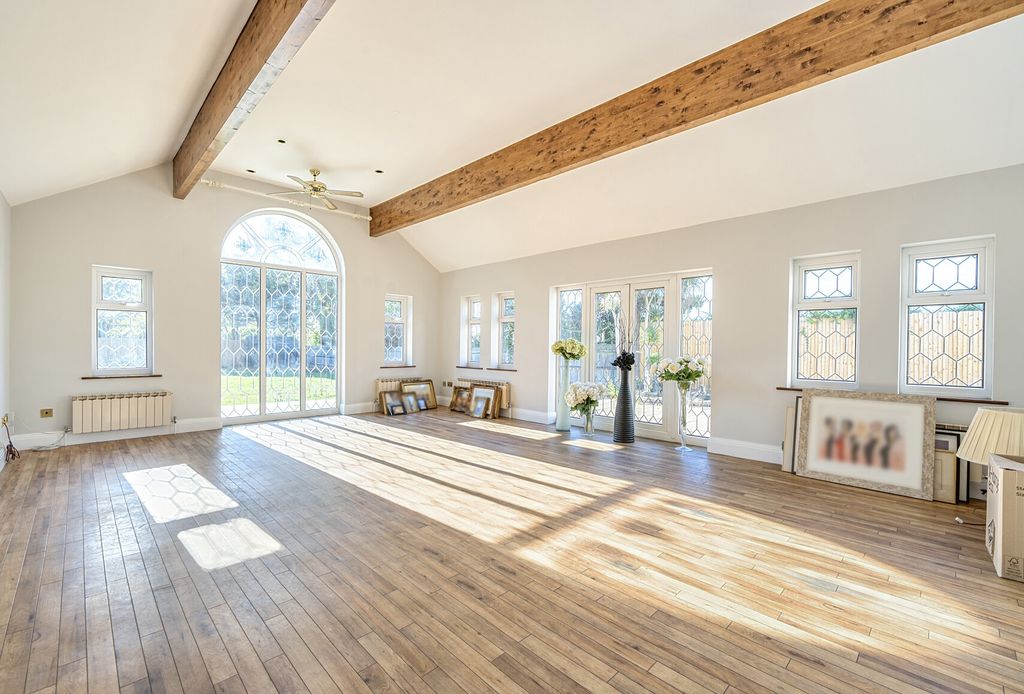 Property photo 2 of 22 1360883-18-68dc0B...