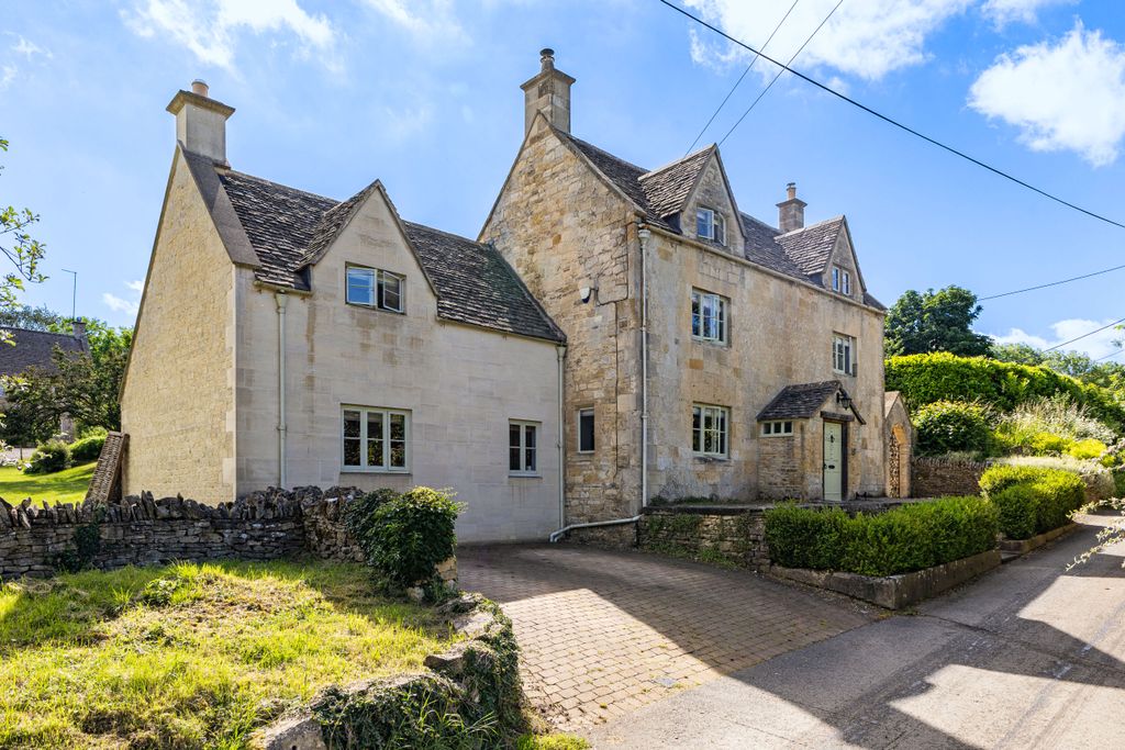 Property photo 2 of 18