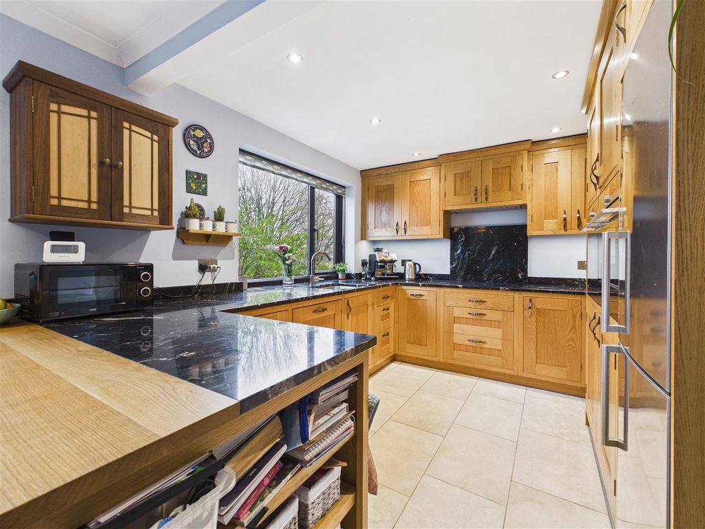 Property photo 2 of 22 Cam05476G0-Pr0170-Still016.Jpg