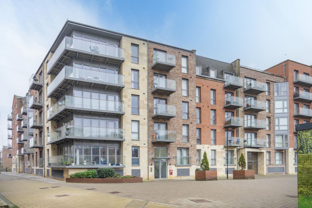 Property photo 1 of 11 Front (Exterior)