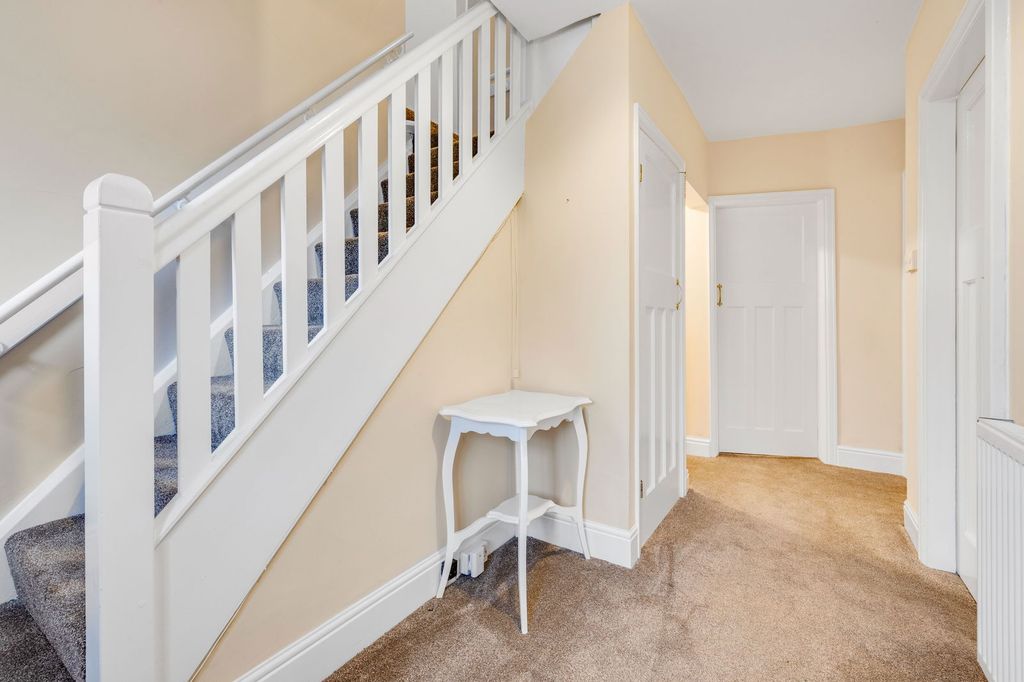 Property photo 2 of 24