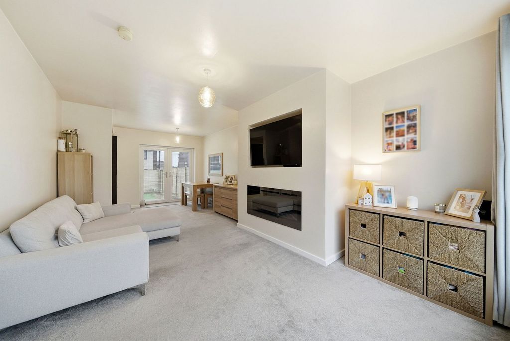 Property photo 2 of 34