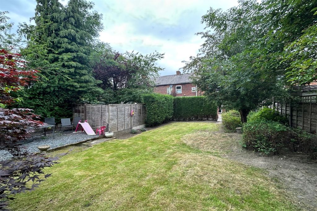 Property photo 2 of 12 Garden