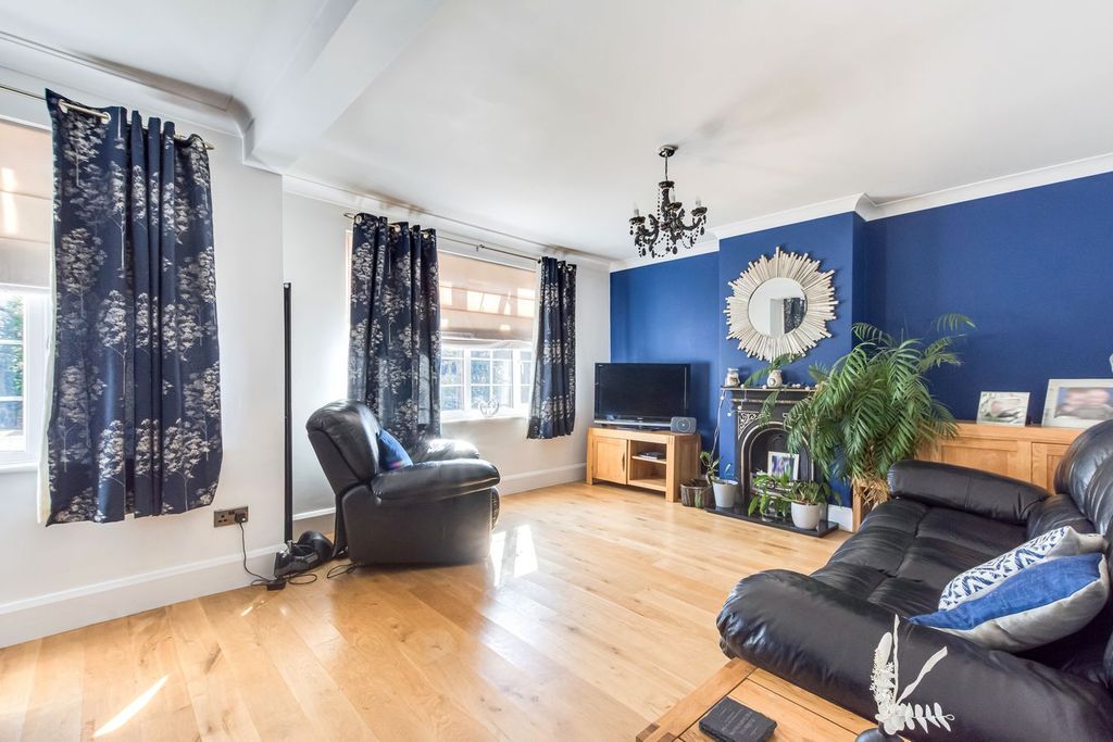 Property photo 2 of 18