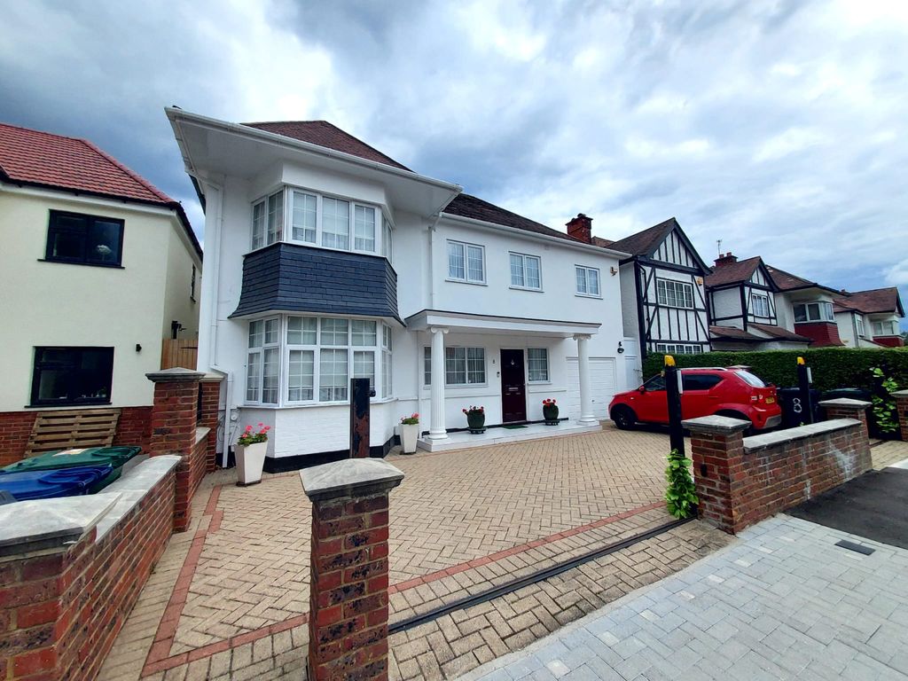 Property photo 1 of 24 Very Large Studio Flat,Hendon.