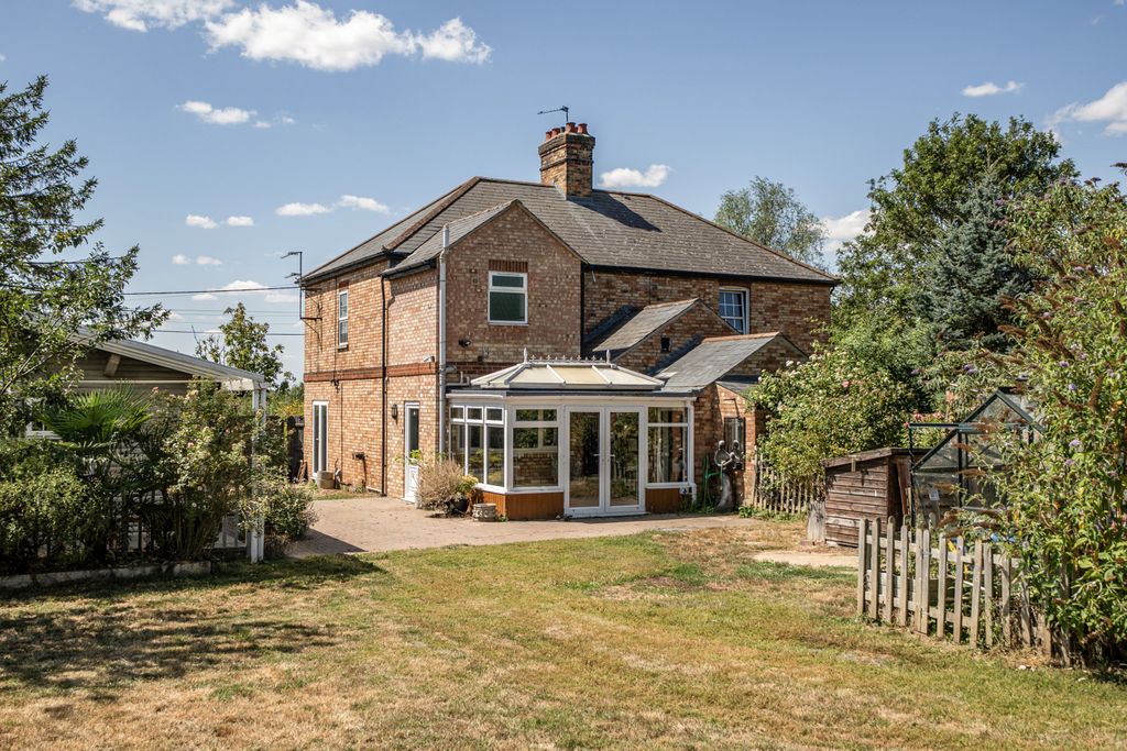Property photo 2 of 25