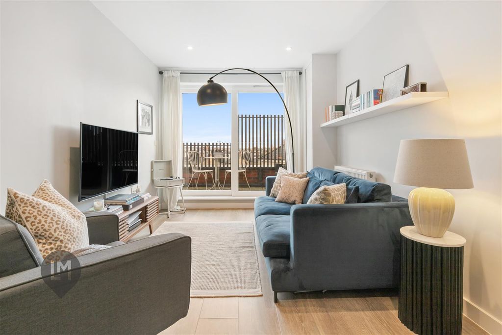 Property photo 1 of 7 Living/Dining/Kitchen