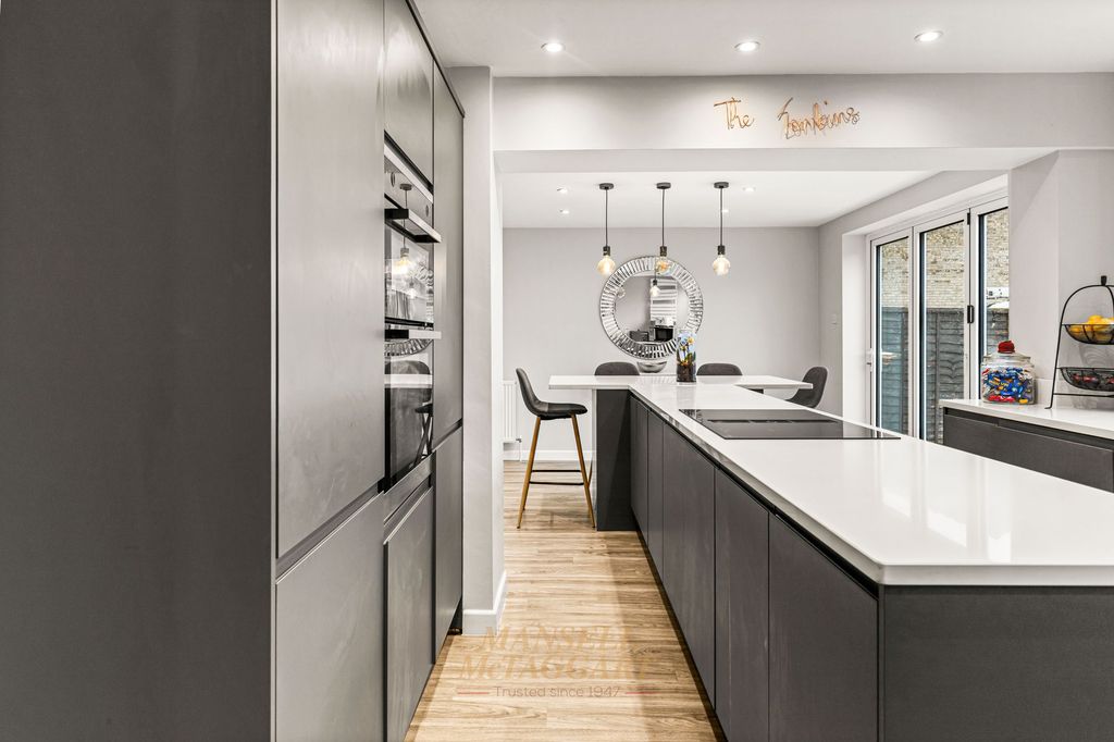 Property photo 3 of 28