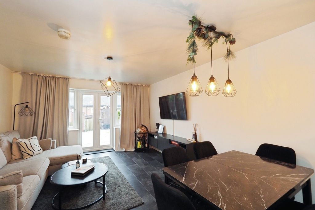 Property photo 2 of 17 Lounge/Diner