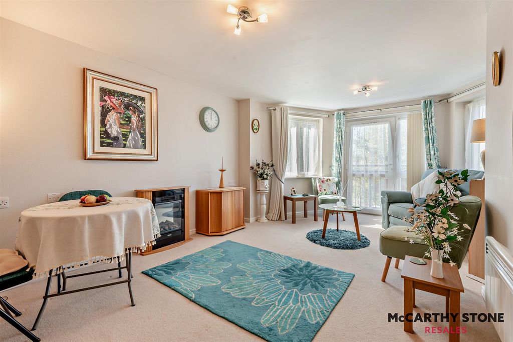 Property photo 2 of 41 8621091-Interior08-800.Jpg