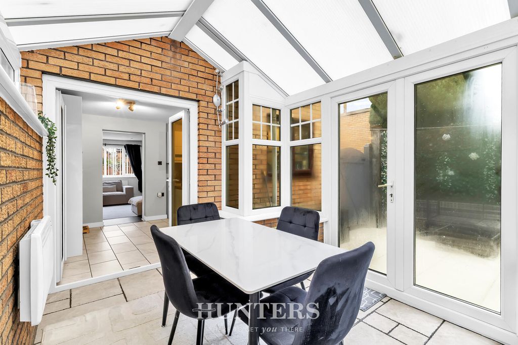 Property photo 2 of 18 Conservatory