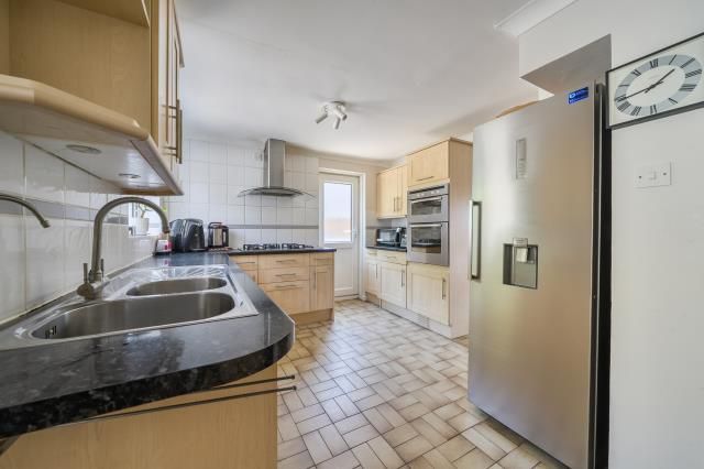 Property photo 2 of 25 Kitchen