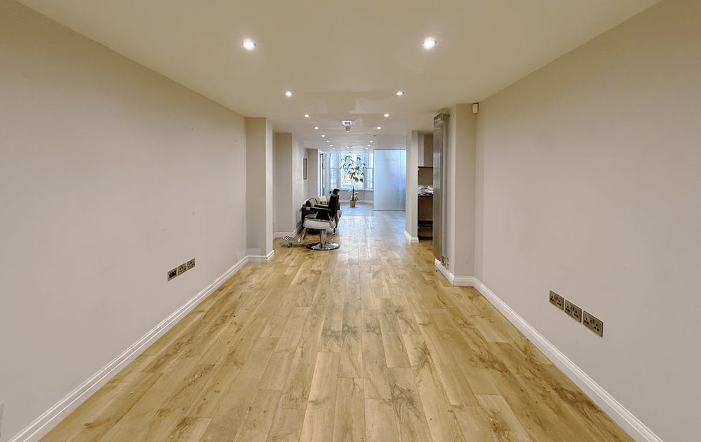 Property photo 2 of 13 Commercialpropertyforsale_Tolet_Inaltrincham_0000S_0000S_0001_Layer167Min.Png