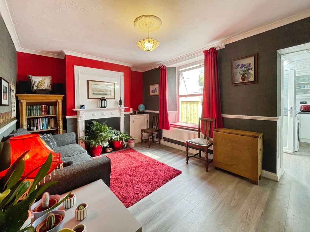 Property photo 3 of 18 Dining Room