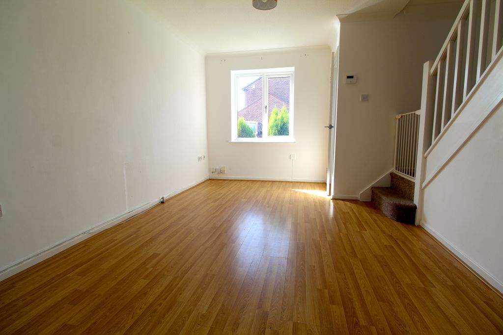 Property photo 2 of 10 Living Room
