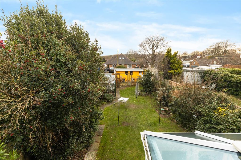 Property photo 2 of 18 Downland Views