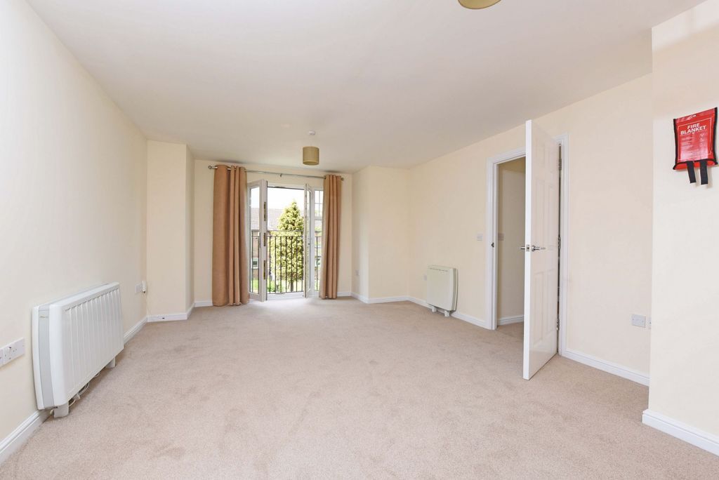 Property photo 3 of 6 Living Room