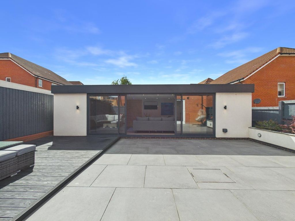Property photo 3 of 18 Exterior