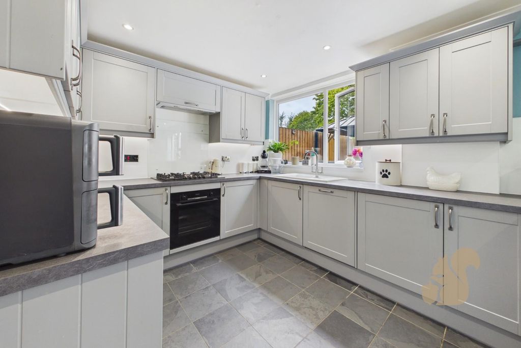 Property photo 2 of 19 Kitchen