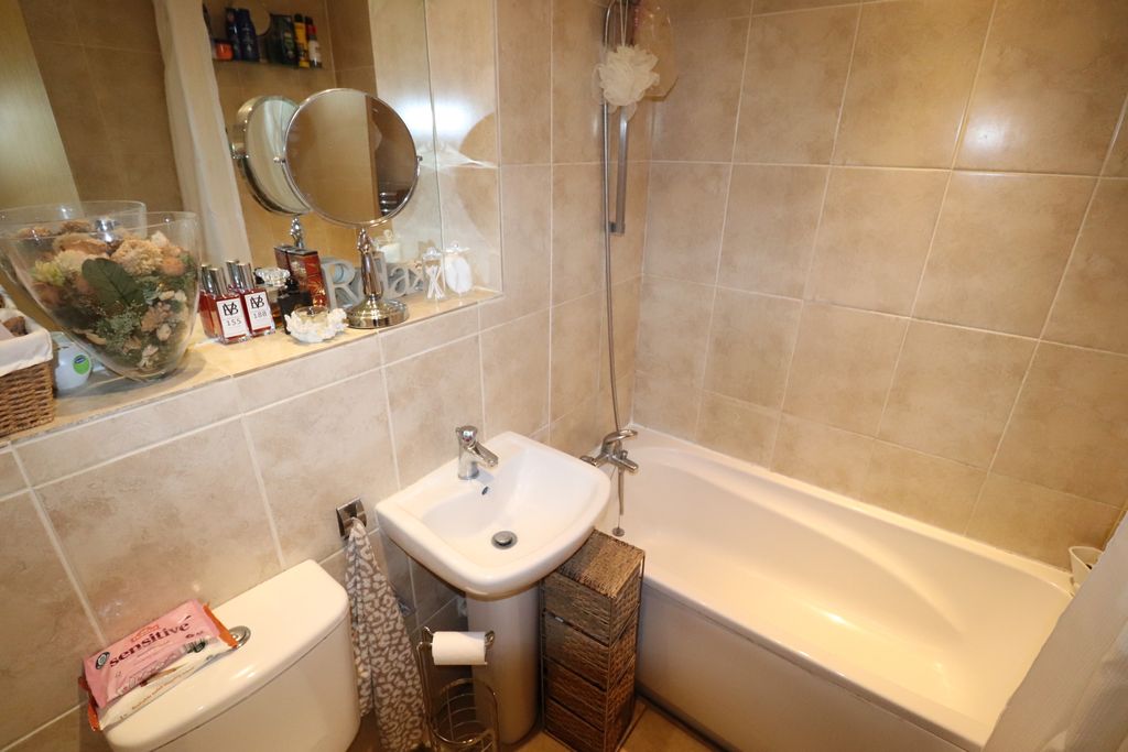Property photo 3 of 6 Bathroom