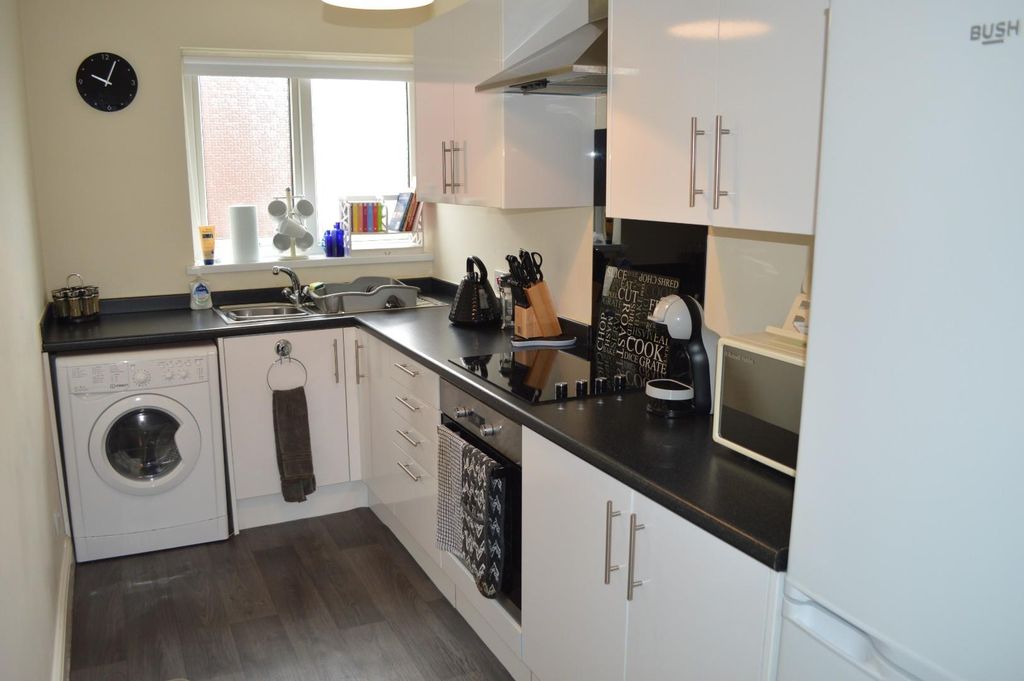 Property photo 3 of 7 Kitchen