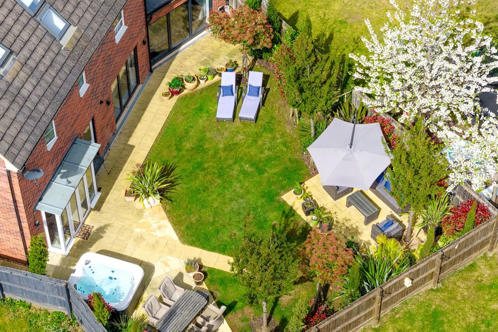 Property photo 2 of 39