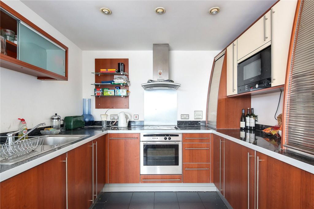 Property photo 3 of 6 Kitchen