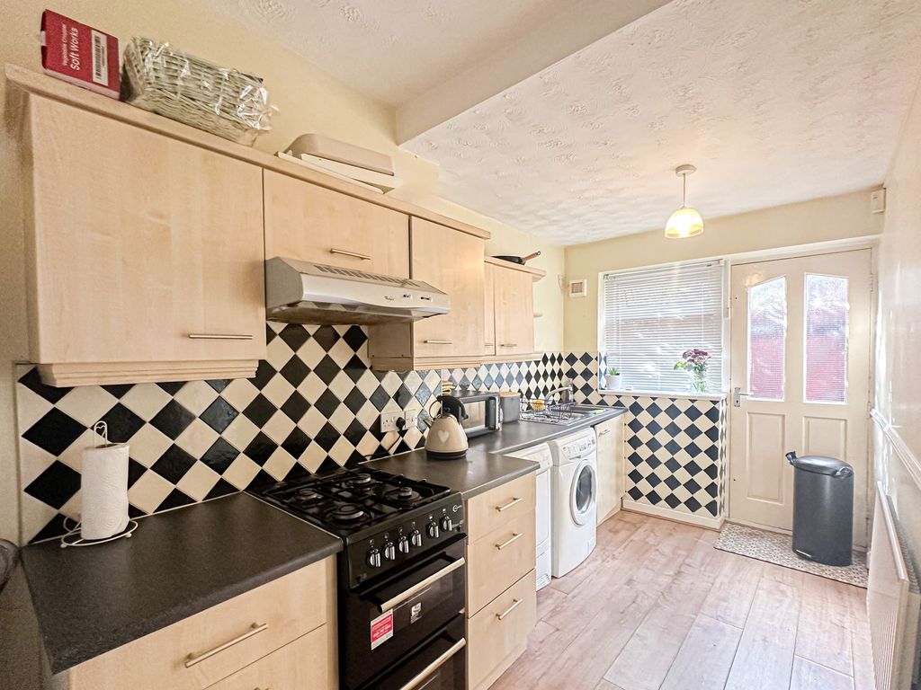 Property photo 3 of 7 Photo 6