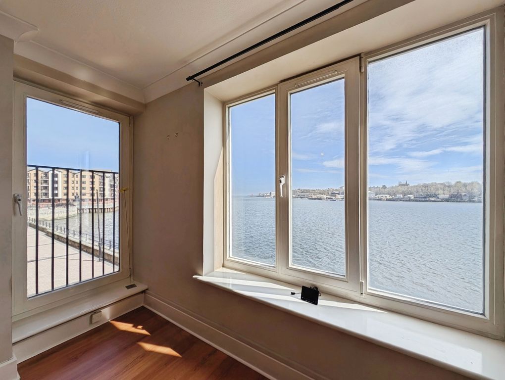 Property photo 3 of 10 Pbox-Img.Jpg