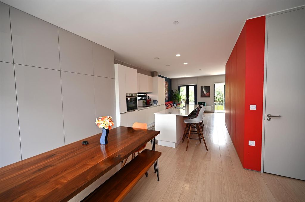 Property photo 3 of 18 Dining.Jpg