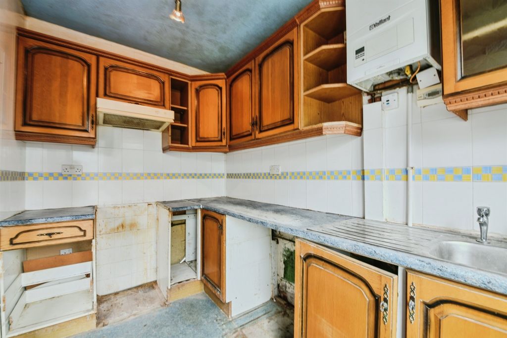 Property photo 3 of 18