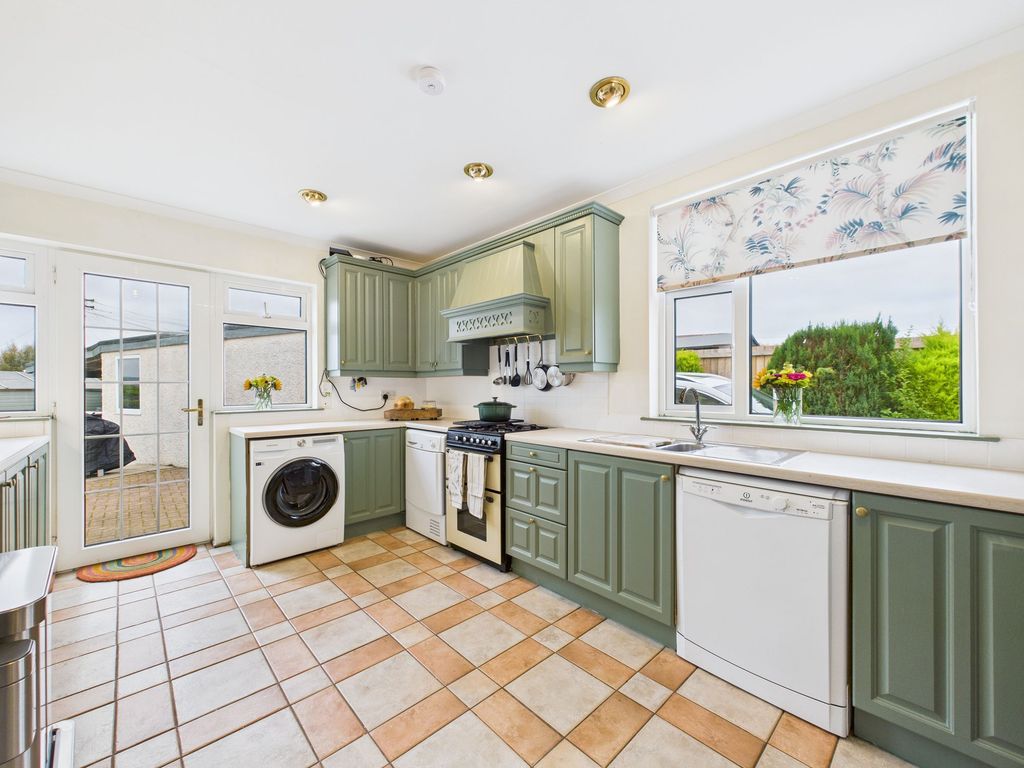 Property photo 3 of 20 Kitchen